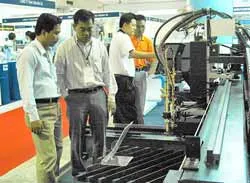 TPHCM: Triển lãm máy công nghiệp và Hội chợ nguyên phụ liệu dệt may