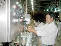 Nhìn “brồ- sua”, chế tạo máy