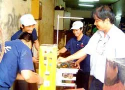 Những người thợ không đầu hàng khó khăn ảnh 2