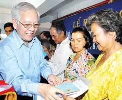 Trao 21 căn hộ chung cư cho người dân tạm cư dài hạn