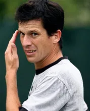 Henman sẽ tổ chức họp báođể bàn về tương lai.