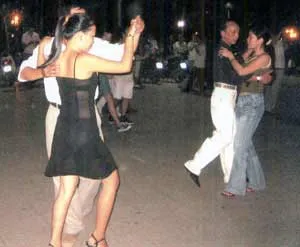 Bài 1: Nhộn nhịp… “lên sàn”