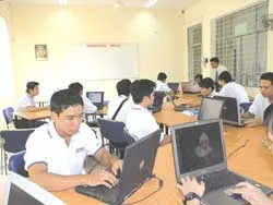 Ra mắt Trung tâm đào tạo lập trình viên quốc tế Hùng Vương - Aptech