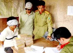 Tại vùng biên giới Lao Bảo -  Đen Sa Vẳn: Bắt giữ vụ vận chuyển 7 kg heroin