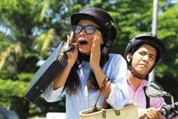 Theo chân “Cô gái xấu xí”