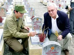 Quản trang Nghĩa trang liệt sĩ Trường Sơn : Hàng vạn bước mỗi ngày ảnh 5