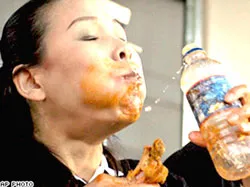 Ăn 2,3kg cánh gà trong vòng 12 phút