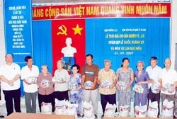 BV Phụ sản Quốc tế Sài Gòn tặng quà từ thiện