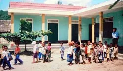 Lên rừng Trường Sơn: Dạy chữ Bác Hồ