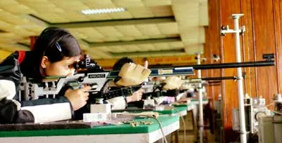 Một VĐV bắn súng cả cuộc đời vẫn chỉ mải mê với vài động tác tưởng như đơn giản, nhưng đòi hỏi sự kiên nhẫn, lòng yêu nghề lớn lao. Ảnh: Quang Thắng