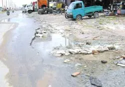 Mùa mưa, đường giao thông ngoại thành... “ngộp thở”