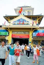 Bài 1: “Cuộc chiến” không cân sức