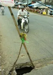 Sóc Trăng: Xuất hiện lỗ thủng trên cầu Nhu Gia