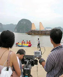 Kênh truyền hình CNN (Mỹ): Sững sờ trước vẻ đẹp vịnh Hạ Long ảnh 2