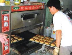 Đến với làng bánh Trung thu Xuân Đỉnh