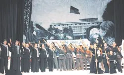 Ca múa nhạc truyền thống cách mạng “Mùa thu và mãi mãi”