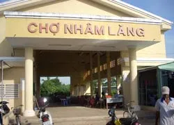 Hàng trăm triệu đồng xây chợ xong... bỏ trống