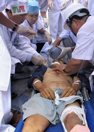 Sập cầu Cần Thơ đang xây, hơn 200 người chết và bị thương ảnh 4