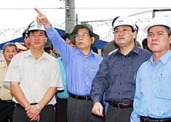 Chủ tịch nước Nguyễn Minh Triết: Chăm lo người sống là tỏ ân tình với người qua đời ảnh 2