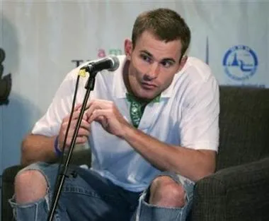 Lại một sự rút lui đáng buồn cười ảnh 2