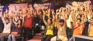 Vỗ tay… ăn tiền?