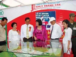 324 gian hàng tại Hội chợ hàng công nghiệp nông thôn