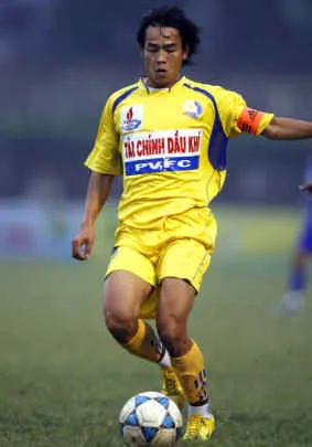 HLV Riedl  đau đầu với chấn thương ảnh 2