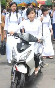 Học sinh đi xe phân khối lớn: Phụ huynh hãy là người nói “không”