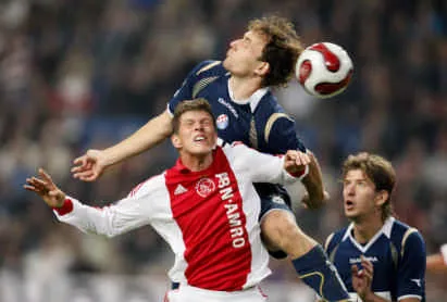 Người chiến binh mang mặt nạ ảnh 2