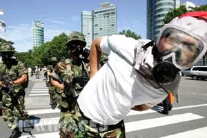 Mỹ: Sắp bị 3 quả bom bẩn?