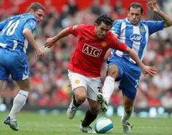 Dư âm trận Manchester United - Wigan 4-0: Sóng gió ở Old Trafford