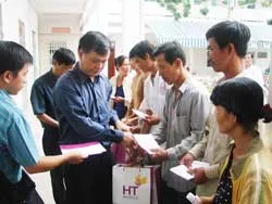 HT Mobile hỗ trợ công nhân vụ sập nhịp dẫn cầu Cần Thơ 100 triệu đồng