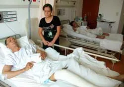 Vụ sập nhịp dẫn cầu Cần Thơ: Báo SGGP trao thêm tiền hỗ trợ cho 2 nạn nhân tại Bệnh viện FV