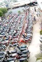 Xe máy vi phạm: Giữ xe, bán đấu giá- Nên chăng?