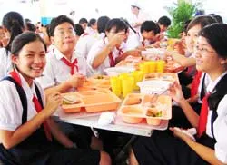 Nguy cơ suy dinh dưỡng từ bữa ăn học đường. Bài 1: Chất lượng dinh dưỡng: thả nổi! ảnh 2