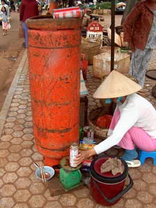 Sử dụng bình gas mini: Người tiêu dùng “đánh cược” với mạng sống