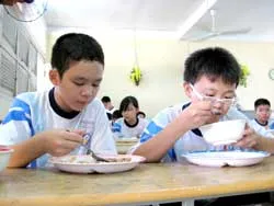 Ngành giáo dục cần chấn chỉnh chất lượng bữa ăn ở trường