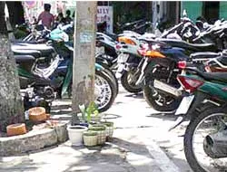 Người dân chưa có nơi gửi xe?