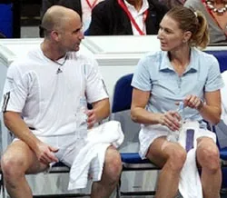 Agassi và Graf thua đôi Henin - Ivanisevic