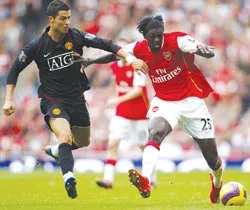 Nhìn lại trận Arsenal - Manchester United 2-2: Khi 1 điểm bỗng ít hơn... 1 điểm ảnh 1