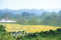 Lên “cổng trời” ngắm “núi đôi”