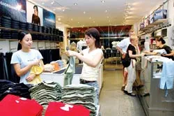 Người Hà Nội và người TPHCM : Ai chịu chi hơn?