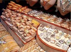 Vàng vượt ngưỡng 810 USD/ounce