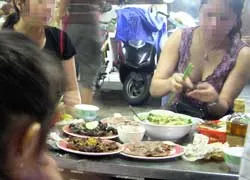 Coi chừng! “Bệnh tật từ... miệng đi vô”