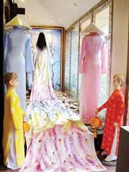 Chiếc áo thêu dài nhất Đà Lạt