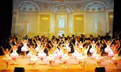 Hà Nội và TPHCM: Mít tinh trọng thể kỷ niệm 90 năm Cách mạng Tháng Mười Nga ảnh 2