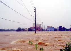 Miền Trung tiếp tục mưa to, lũ lớn