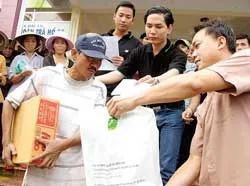 Nghĩa tình sau lũ ảnh 2