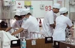 Sinh viên y khoa thực tập: “Tự biên tự diễn”?