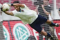 Buffon lo ngại sự hưng phấn của Scotland